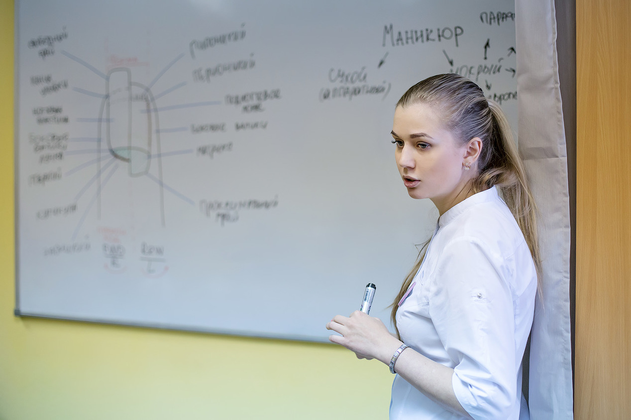 Обучение маникюру и нейл-дизайну в Новосибирске. Тест-драйв учебного центра ногтевого дизайна «Hameleon». Отзывы о курсах обучения работы с гель-лаком в Новосибирске.