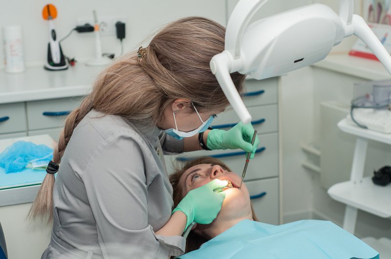 Стоматология в Новосибирске. Тест-драйв стоматологической клиники «Abend»: отзывы о терапевте, ортодонте, гигиенисте. Недорогая имплантация зубов в Новосибирске.