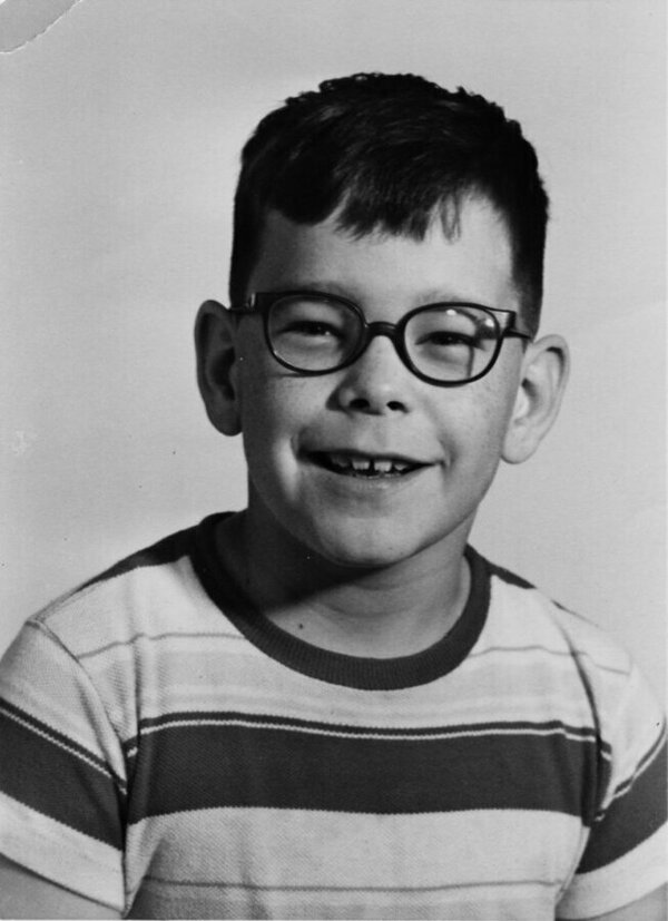 На одиннадцатилетие Рут подарила сыну печатную машинку, прослужившую ему много лет.