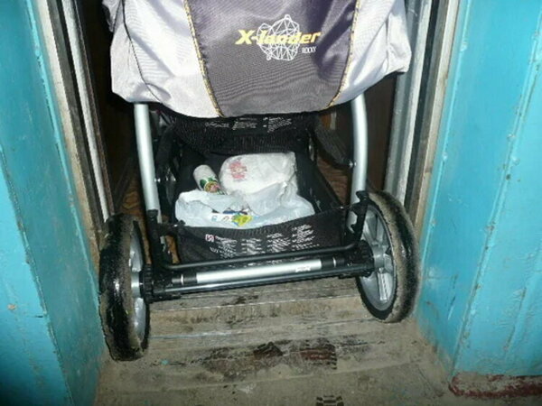 если в вашем доме установлен лифт старого образца, не любая коляска пройдет в него по ширине