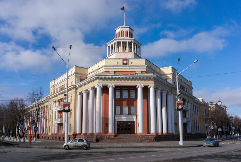 В администрациях кузбасских городов начали работать горячие линии и штабы