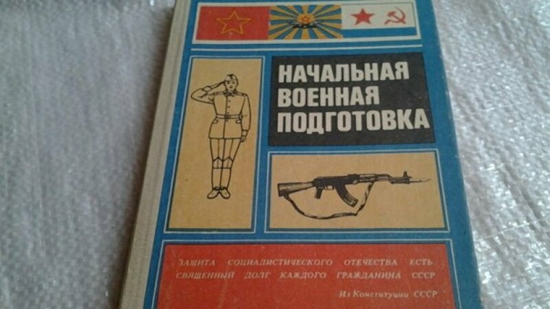 Школьники учили теорию – например, виды отравляющих газов, устройство гранаты, приемы первой помощи пострадавшему.