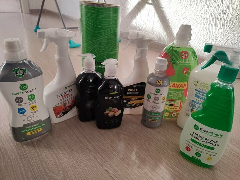 Дословный перевод «GREEN GOODS» - это «зелёные товары».