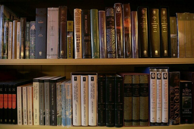 Книги не только читают, но и коллекционируют.