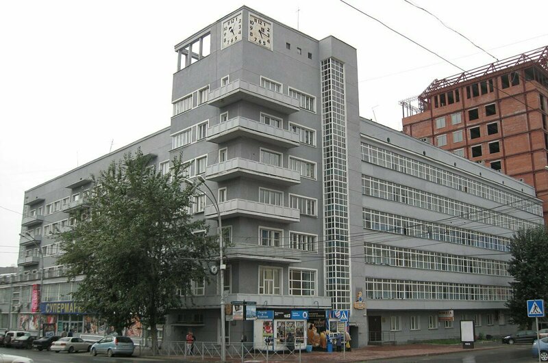 Дом с часами