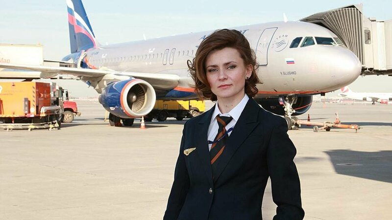 сейчас работает пилотами гражданской авиации примерно 70 женщин