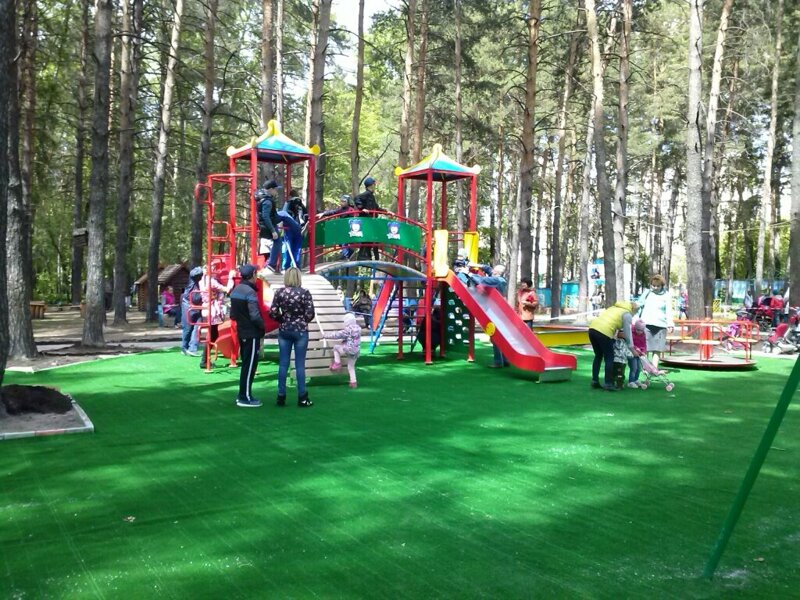 Аттракционы в Первомайском парке