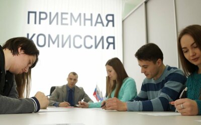 Миллионы заявлений, сотни тысяч мест, десятки человек на место